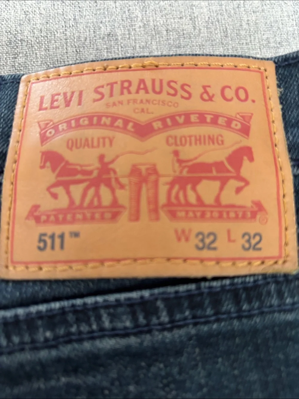 Levi's Men's Black Slim Straight Jeans with Subtle Fading